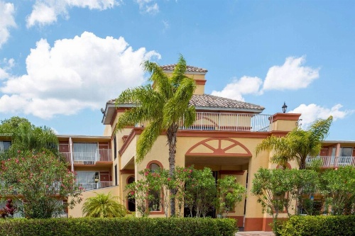 Howard Johnson by Wyndham Tropical Palms Kissimmee image 1